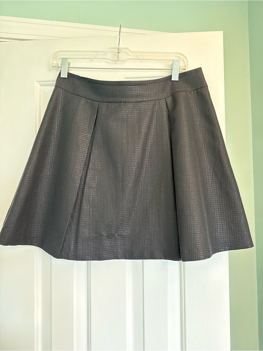 Gently used! Banana Republic - Women's Textured A-line Skirt - Size 6